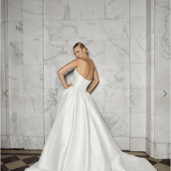 Casablanca Corset Basque Waist Wedding Dress - Picture 2 of 7